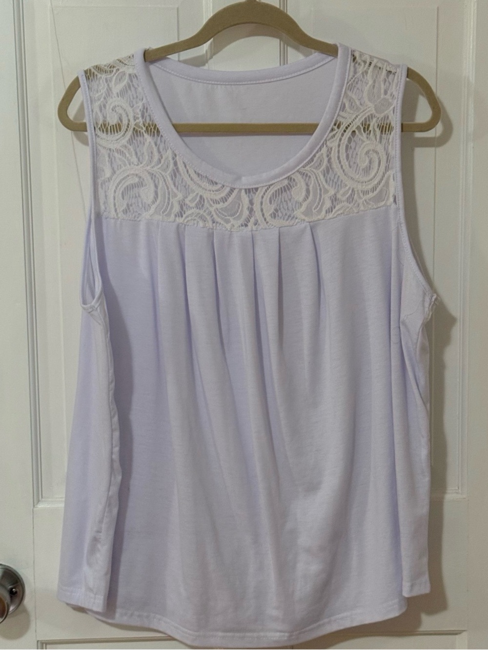 Sleeveless Lace Yoke Tank Top - Light Lavender